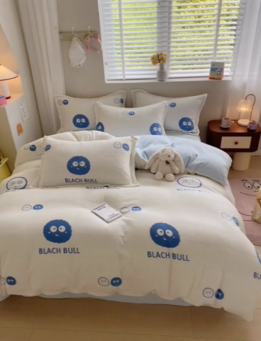 91家纺网 家纺一手货源 找家纺 梦之岛 2023新款牛奶绒加厚小清新印花保暖四件套 小煤球