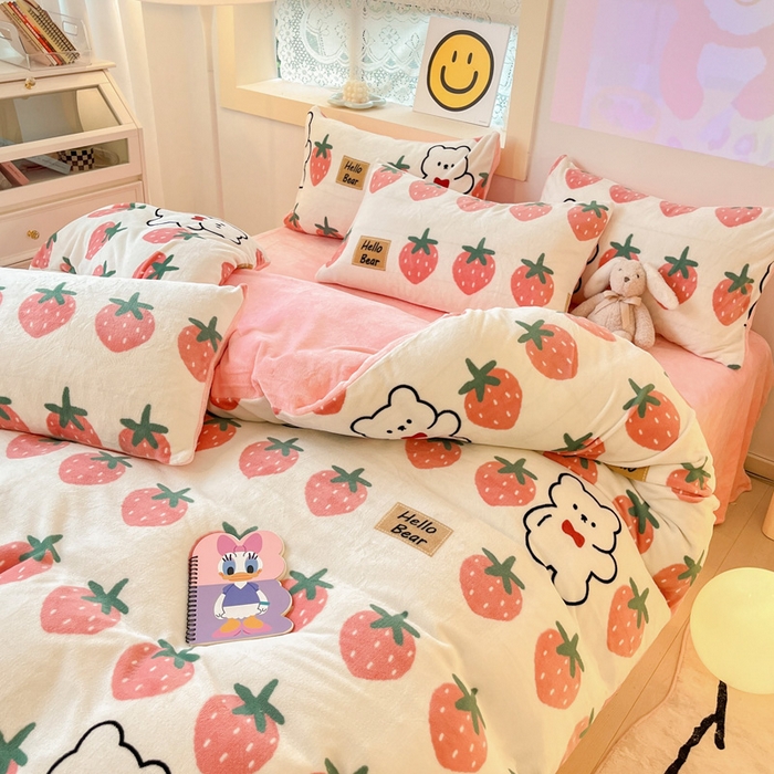 91家纺网 家纺一手货源 找家纺 金爱家 2023新款ins小清新韩系卡通少女心奶油兔子加厚牛奶绒系列四件套 草莓小熊