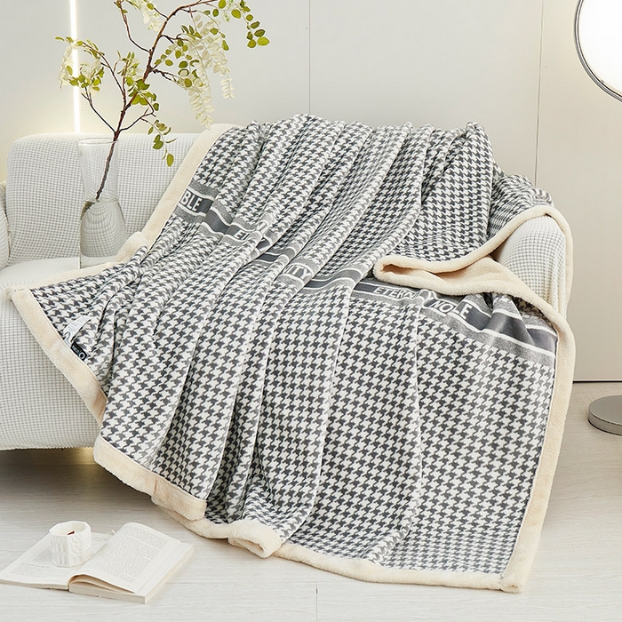 91家纺网 家纺一手货源 找家纺 坦客毯业 2025新款欧棉绒双面加厚绒毯盖毯毛毯 千纸鹤