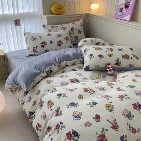 91家纺网 家纺一手货源 找家纺 金爱家 2023新款ins小清新韩系卡通少女心奶油兔子加厚牛奶绒系列四件套 绒-花田兔