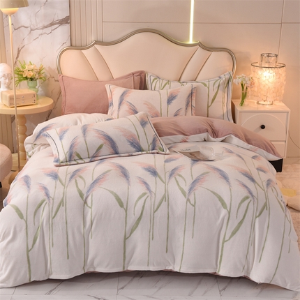 91家纺网 家纺一手货源 找家纺 （总）暖洋 2023新款A类母婴加厚印花牛奶绒臻棉绒四件套场景二