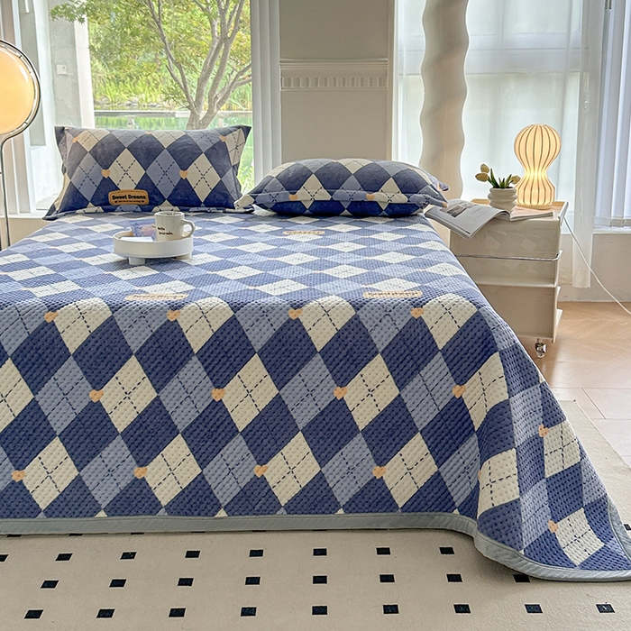 91家纺网 家纺一手货源 找家纺 胜权 2024款高克重牛奶绒夹棉单床盖单件保暖床盖三件套 英伦时光