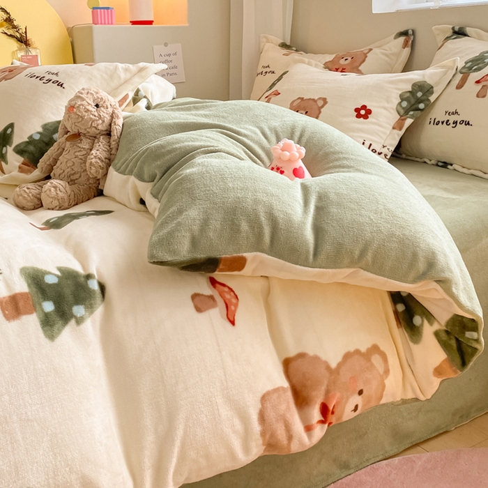 91家纺网 家纺一手货源 找家纺 梦之岛 2023新款牛奶绒加厚小清新印花保暖四件套 小熊森林