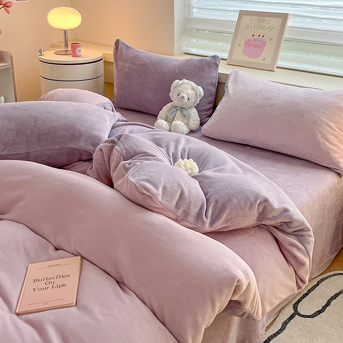 91家纺网 家纺一手货源 找家纺 三朵家纺 2023新款牛奶绒混搭系列四件套 淡紫+薰衣草