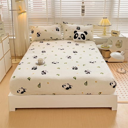 名兮家居 2023新款高克重牛奶绒床笠 字母熊猫