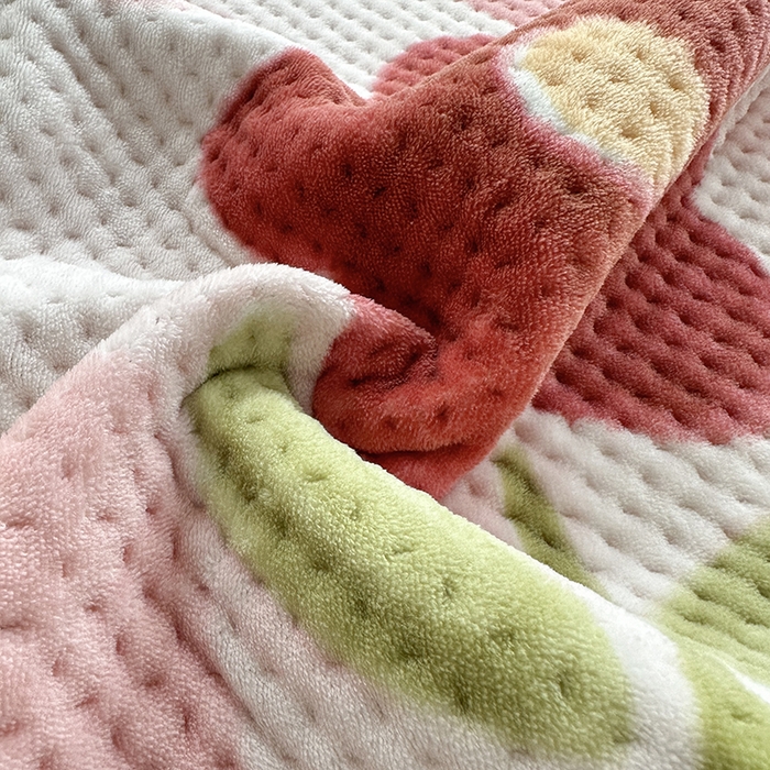 91家纺网 家纺一手货源 找家纺 胜权 2024款高克重牛奶绒夹棉单床盖单件保暖床盖三件套 浅浅花香