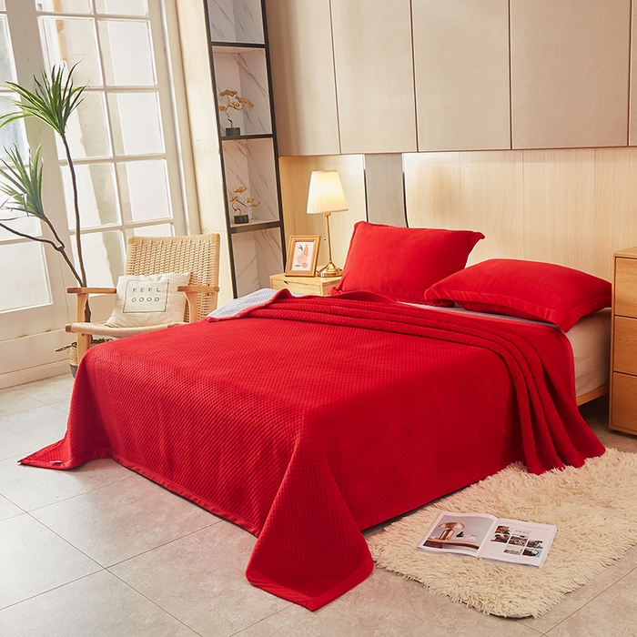 91家纺网 家纺一手货源 找家纺 胜权 2024款高克重牛奶绒夹棉单床盖单件保暖床盖三件套 靓丽红