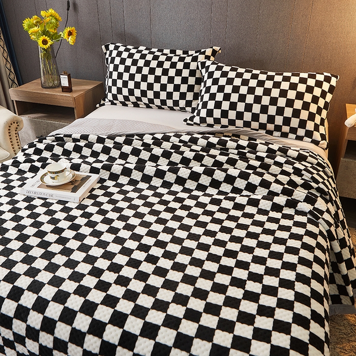 91家纺网 家纺一手货源 找家纺 胜权 2024款高克重牛奶绒夹棉单床盖单件保暖床盖三件套 棋盘格