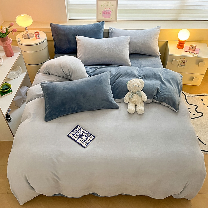 91家纺网 家纺一手货源 找家纺 三朵家纺 2023新款牛奶绒混搭系列四件套 粉蓝+蔚蓝