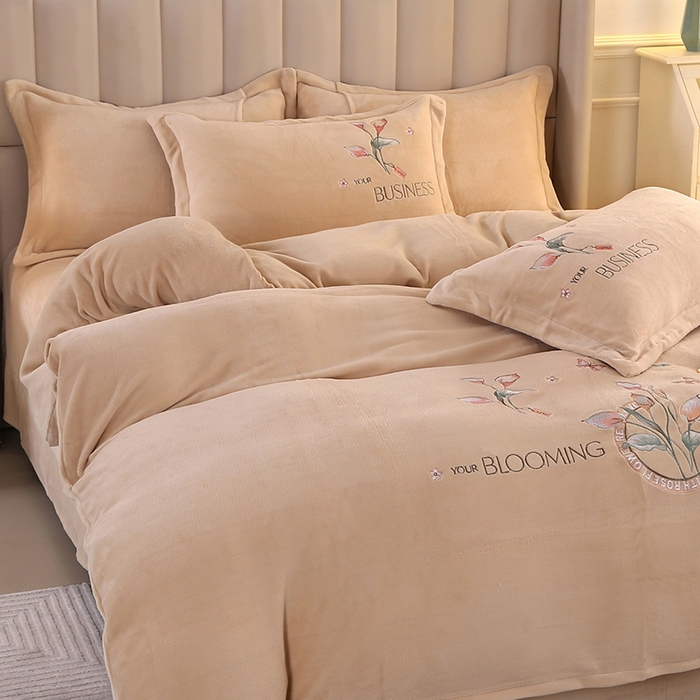 91家纺网 家纺一手货源 找家纺 富之航 2023新款牛奶绒刺绣四件套 莫奈花园-卡其