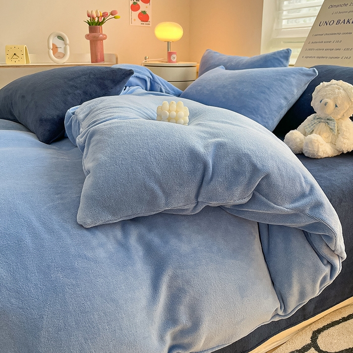 91家纺网 家纺一手货源 找家纺 三朵家纺 2023新款牛奶绒混搭系列四件套 琉璃蓝-蓝