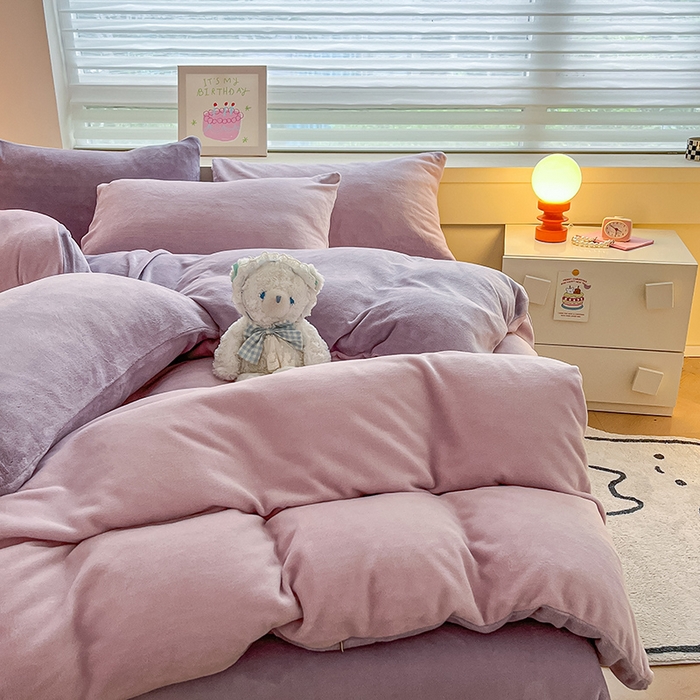 91家纺网 家纺一手货源 找家纺 三朵家纺 2023新款牛奶绒混搭系列四件套 淡紫+薰衣草