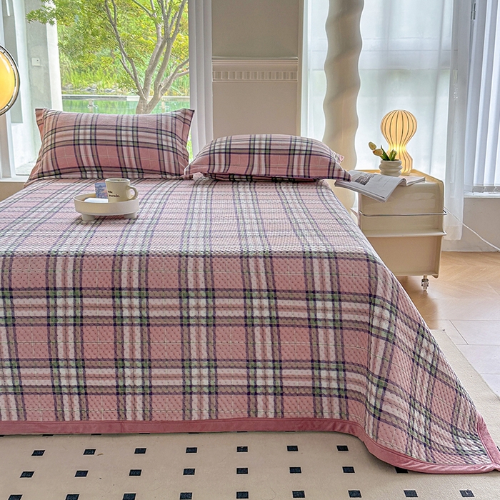 91家纺网 家纺一手货源 找家纺 胜权 2024款高克重牛奶绒夹棉单床盖单件保暖床盖三件套 和颜悦色