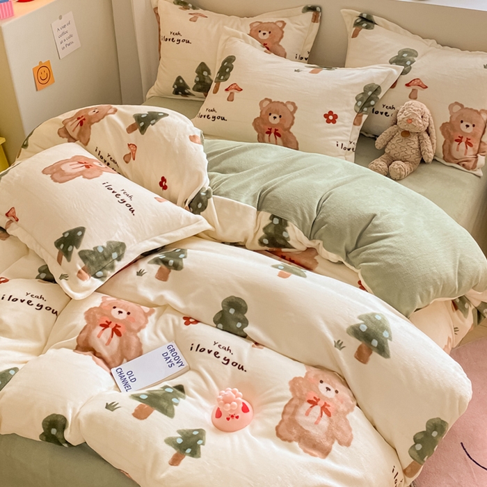 91家纺网 家纺一手货源 找家纺 梦之岛 2023新款牛奶绒加厚小清新印花保暖四件套 小熊森林