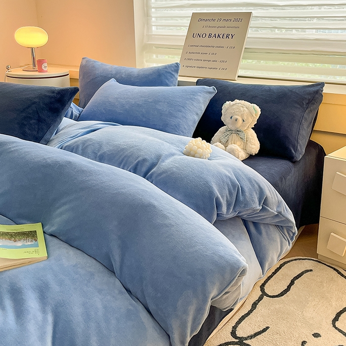 91家纺网 家纺一手货源 找家纺 三朵家纺 2023新款牛奶绒混搭系列四件套 琉璃蓝-蓝