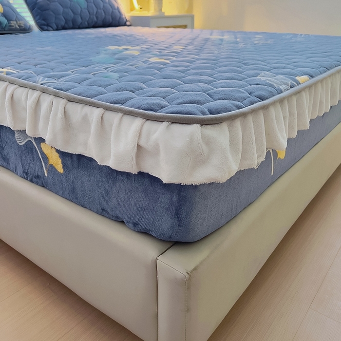 91家纺网 家纺一手货源 找家纺 情煊家纺 2023新款保暖牛奶绒夹棉床笠-花边款 三生有杏