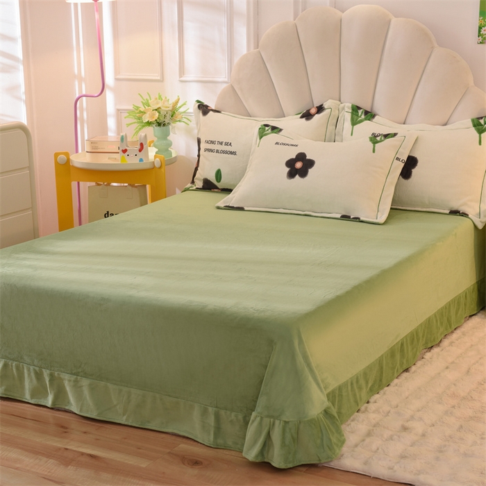 91家纺网 家纺一手货源 找家纺 暖洋 2024新款A类母婴加厚印花牛奶绒臻棉绒四件套场景二 墨影