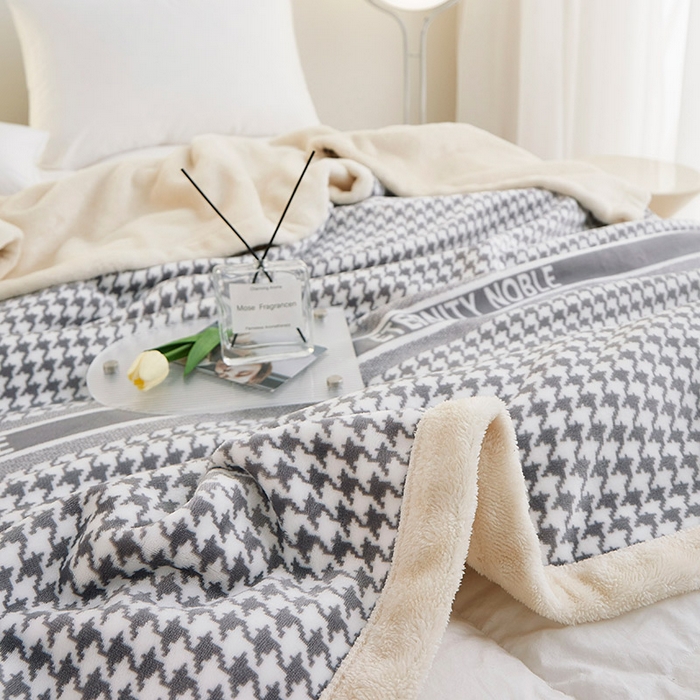 91家纺网 家纺一手货源 找家纺 坦客毯业 2025新款欧棉绒双面加厚绒毯盖毯毛毯 千纸鹤