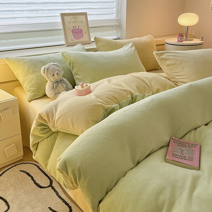 91家纺网 家纺一手货源 找家纺 三朵家纺 2023新款牛奶绒混搭系列四件套 嫩绿+奶黄