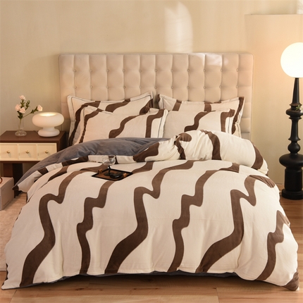 91家纺网 家纺一手货源 找家纺 （总）暖洋 2023新款A类母婴加厚印花牛奶绒臻棉绒四件套场景二