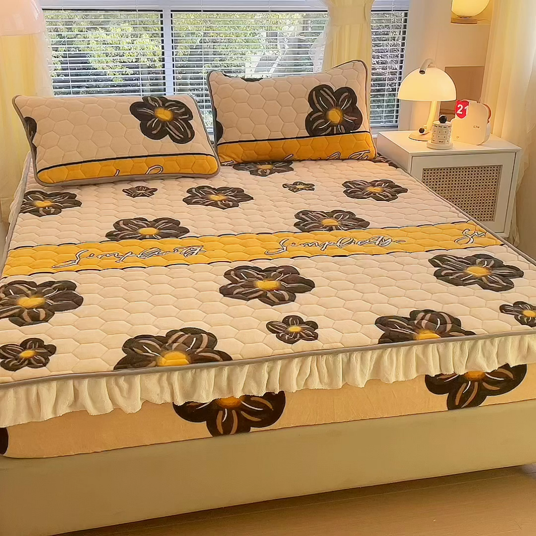 91家纺网 家纺一手货源 找家纺 情煊家纺 2023新款保暖牛奶绒夹棉床笠-花边款 情调