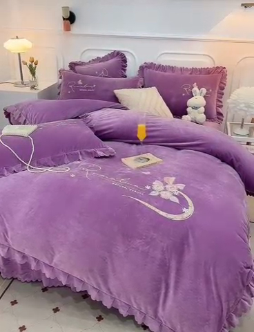 91家纺网 家纺一手货源 找家纺 优姿家纺 2024新品8.5斤德芙绒韩版床裙绣花保暖四件套 时尚玫瑰紫色