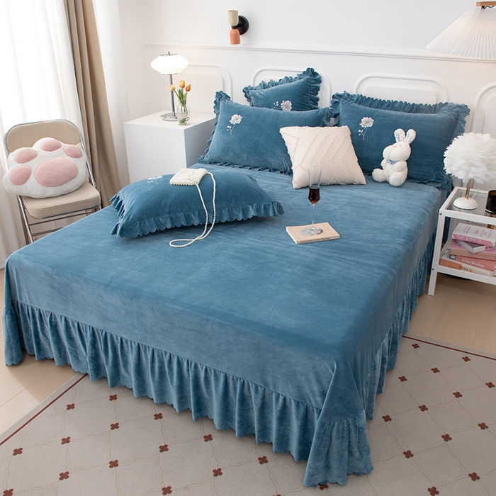 91家纺网 家纺一手货源 找家纺 优姿家纺 2024新品8.5斤德芙绒韩版床裙绣花保暖四件套 绽放宝石兰