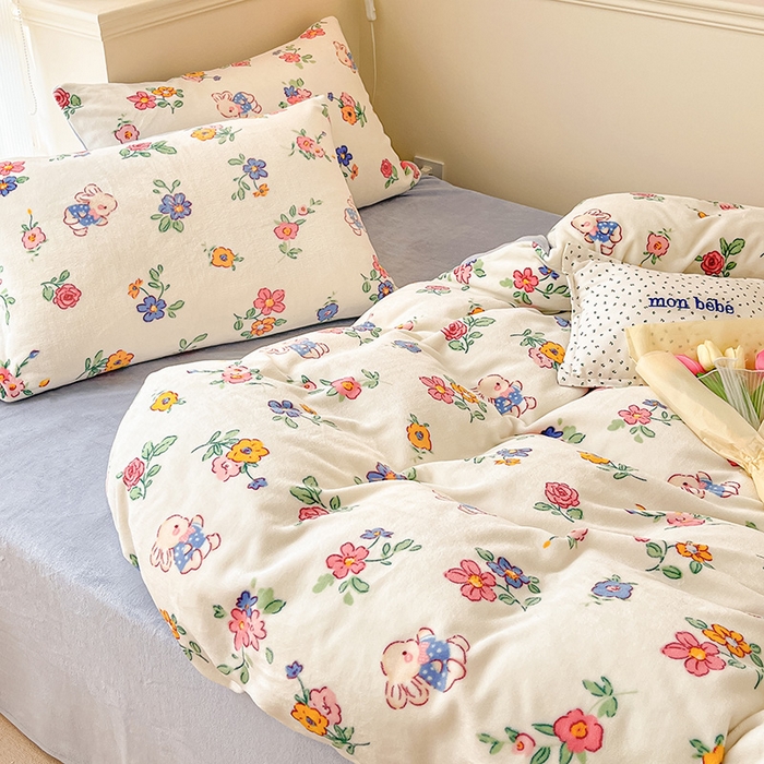 91家纺网 家纺一手货源 找家纺 金爱家 2023新款ins小清新韩系卡通少女心奶油兔子加厚牛奶绒系列四件套 绒-花田兔