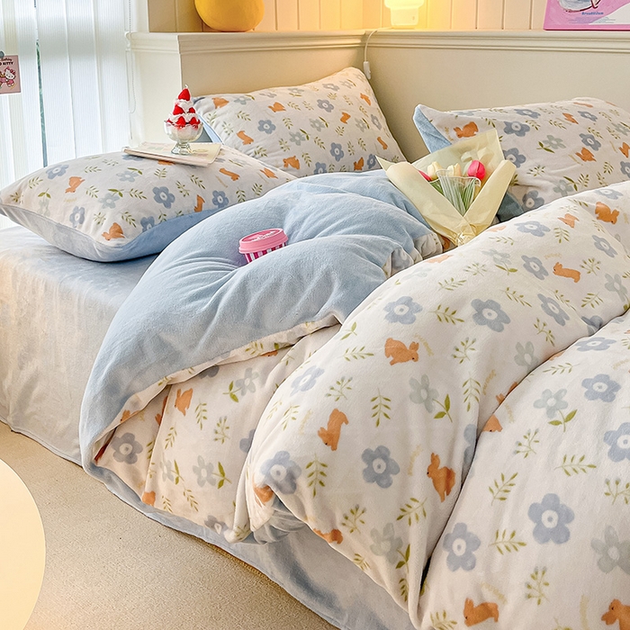 91家纺网 家纺一手货源 找家纺 金爱家 2023新款ins小清新韩系卡通少女心奶油兔子加厚牛奶绒系列四件套 绒-蓝花兔