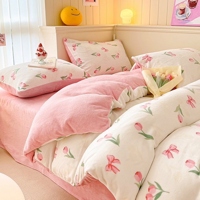 91家纺网 家纺一手货源 找家纺 金爱家 2023新款ins小清新韩系卡通少女心奶油兔子加厚牛奶绒系列四件套 绒-妙颜粉