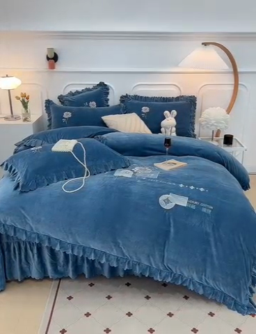 91家纺网 家纺一手货源 找家纺 优姿家纺 2024新品8.5斤德芙绒韩版床裙绣花保暖四件套 绽放宝石兰