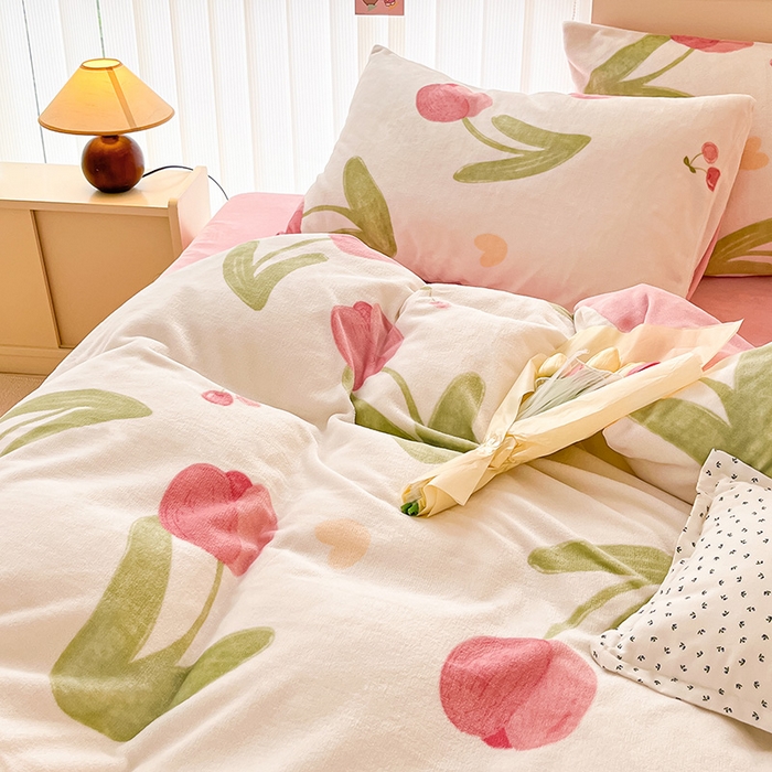 91家纺网 家纺一手货源 找家纺 金爱家 2023新款ins小清新韩系卡通少女心奶油兔子加厚牛奶绒系列四件套 绒-花漫