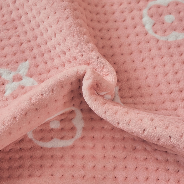 91家纺网 家纺一手货源 找家纺 胜权 2024款高克重牛奶绒夹棉单床盖单件保暖床盖三件套 四叶草-粉