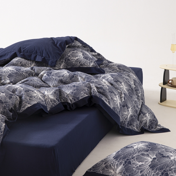 91家纺网 家纺一手货源 找家纺 安莱生活 2023新款花海系列色织双层纱工艺款宽边高奢四件套 花海-藏青