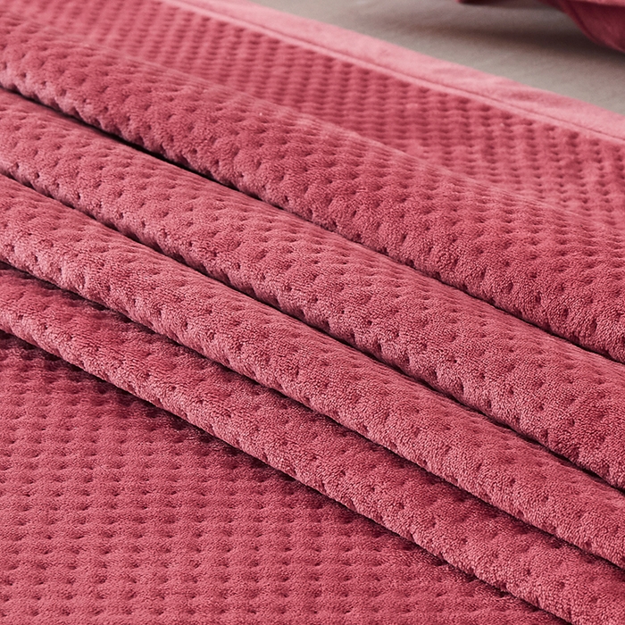 91家纺网 家纺一手货源 找家纺 胜权 2024款高克重牛奶绒夹棉单床盖单件保暖床盖三件套 莲红