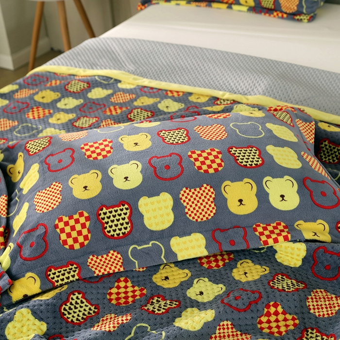 91家纺网 家纺一手货源 找家纺 胜权 2024款高克重牛奶绒夹棉单床盖单件保暖床盖三件套 熊宝