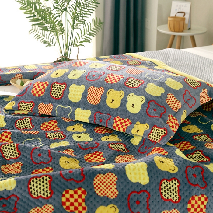 91家纺网 家纺一手货源 找家纺 胜权 2024款高克重牛奶绒夹棉单床盖单件保暖床盖三件套 熊宝