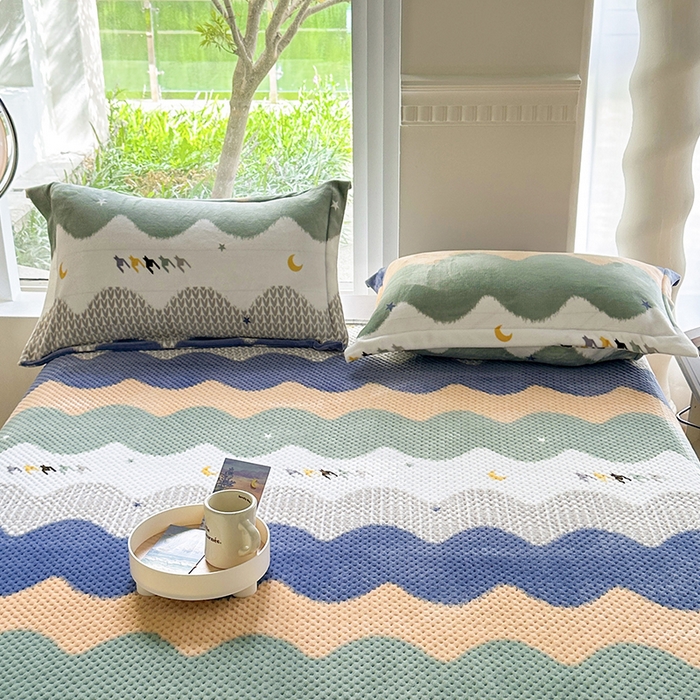 91家纺网 家纺一手货源 找家纺 胜权 2024款高克重牛奶绒夹棉单床盖单件保暖床盖三件套 乘风破浪