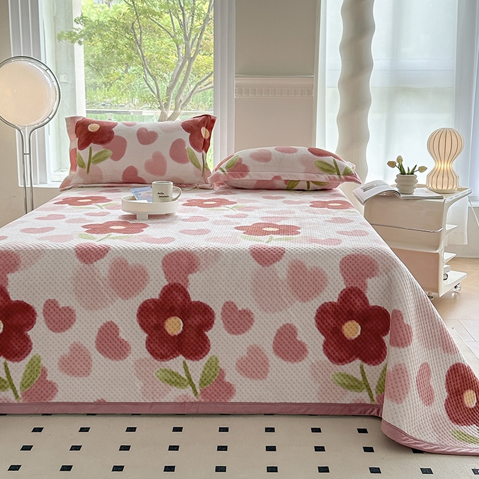 91家纺网 家纺一手货源 找家纺 胜权 2024款高克重牛奶绒夹棉单床盖单件保暖床盖三件套 浅浅花香