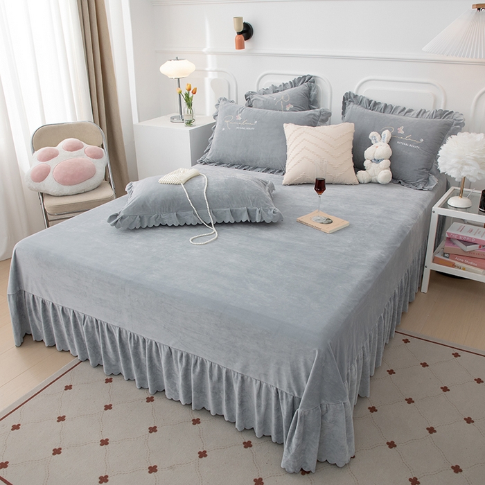 91家纺网 家纺一手货源 找家纺 优姿家纺 2024新品8.5斤德芙绒韩版床裙绣花保暖四件套 时尚玫瑰绅士灰