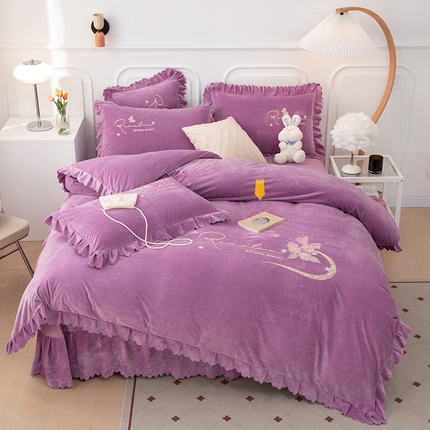 91家纺网 家纺一手货源 找家纺 优姿家纺 2024新品8.5斤德芙绒韩版床裙绣花保暖四件套 时尚玫瑰紫色
