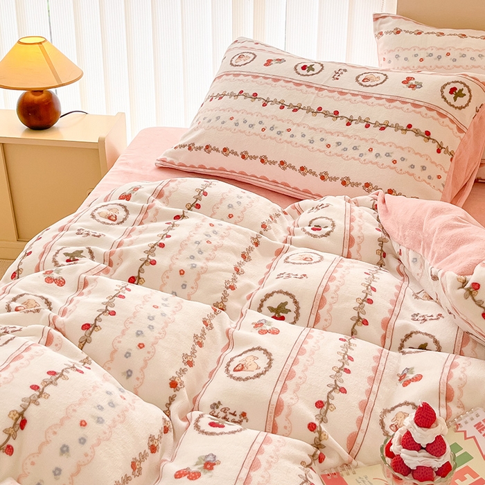 91家纺网 家纺一手货源 找家纺 金爱家 2023新款ins小清新韩系卡通少女心奶油兔子加厚牛奶绒系列四件套 绒-可颂粉