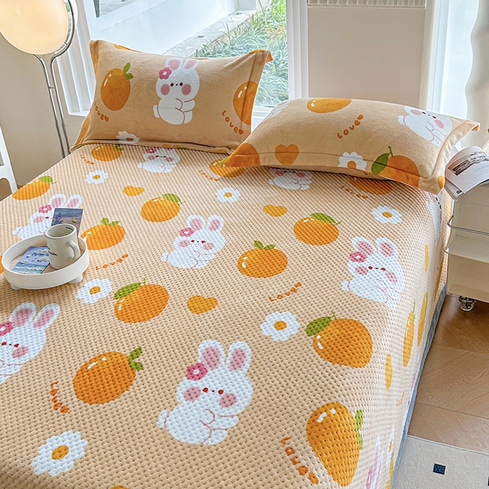 91家纺网 家纺一手货源 找家纺 胜权 2024款高克重牛奶绒夹棉单床盖单件保暖床盖三件套 兔兔派对