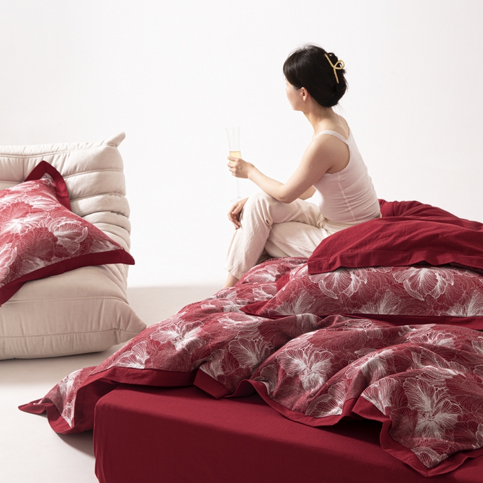 91家纺网 家纺一手货源 找家纺 安莱生活 2023新款花海系列色织双层纱工艺款宽边高奢四件套 花海-朱红
