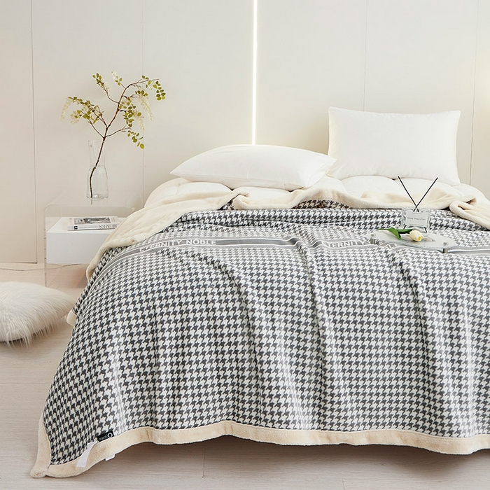 91家纺网 家纺一手货源 找家纺 坦客毯业 2025新款欧棉绒双面加厚绒毯盖毯毛毯 千纸鹤