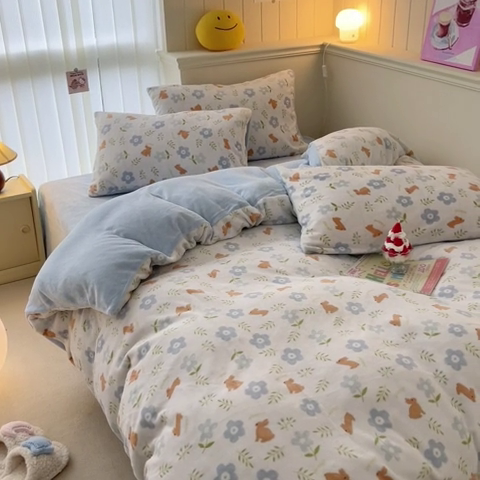 91家纺网 家纺一手货源 找家纺 金爱家 2023新款ins小清新韩系卡通少女心奶油兔子加厚牛奶绒系列四件套 绒-蓝花兔