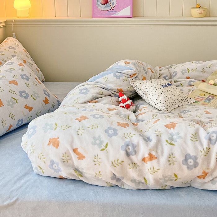 91家纺网 家纺一手货源 找家纺 金爱家 2023新款ins小清新韩系卡通少女心奶油兔子加厚牛奶绒系列四件套 绒-蓝花兔