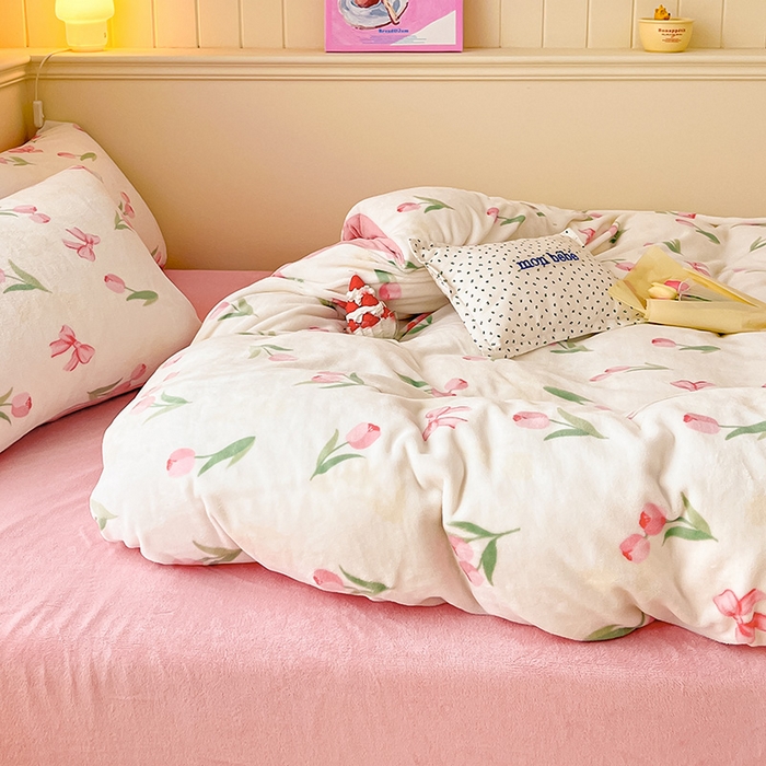 91家纺网 家纺一手货源 找家纺 金爱家 2023新款ins小清新韩系卡通少女心奶油兔子加厚牛奶绒系列四件套 绒-妙颜粉