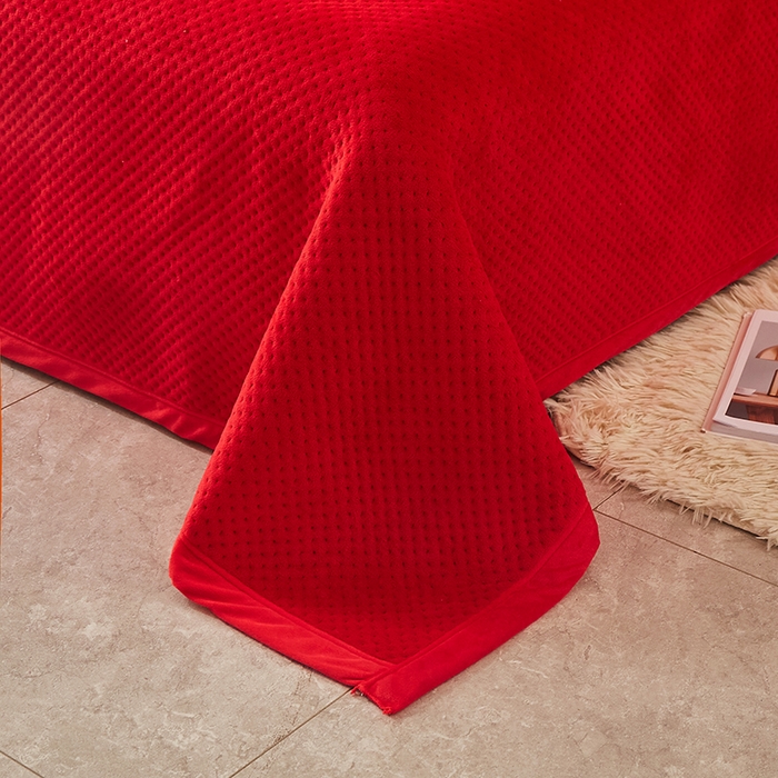 91家纺网 家纺一手货源 找家纺 胜权 2024款高克重牛奶绒夹棉单床盖单件保暖床盖三件套 靓丽红