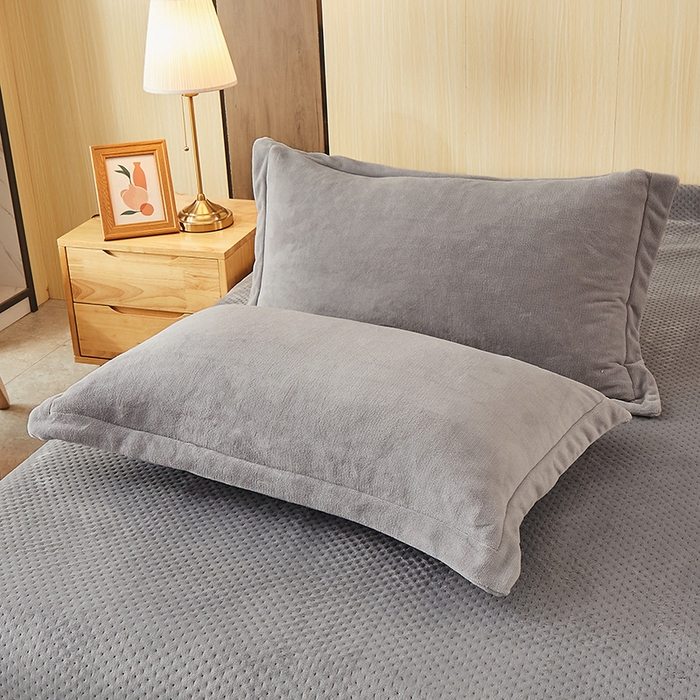 91家纺网 家纺一手货源 找家纺 胜权 2024款高克重牛奶绒夹棉单床盖单件保暖床盖三件套 贝儿多灰